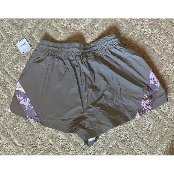 Super Rare Fully Reflective Free People Movement Shorts NWT - Picture 4 of 4